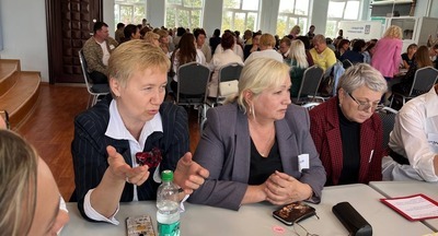 Уважение к учителю проявляется через диалог с родителями и учениками Уважение к учителю проявляется через диалог с родителями и учениками