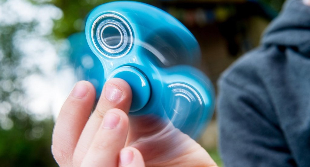 Роспотребнадзор рассказал о влиянии спиннеров на здоровье детей