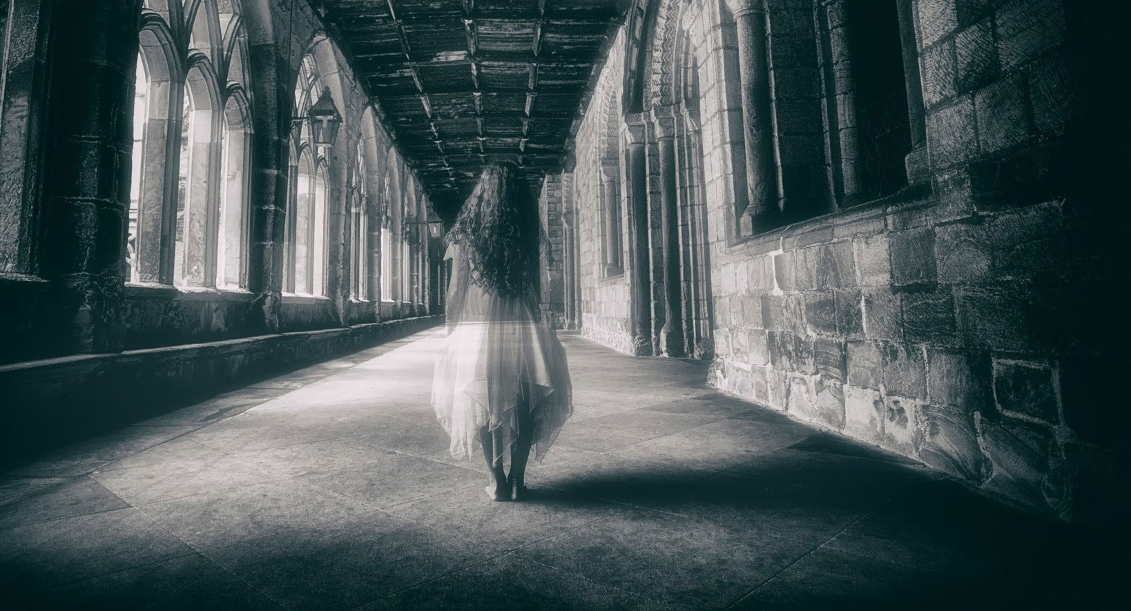 В ирландской школе камеры наблюдения засняли «призрака»