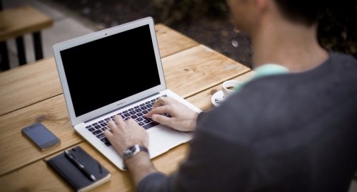 В РФ интернет-тролли зарабатывают больше учителей