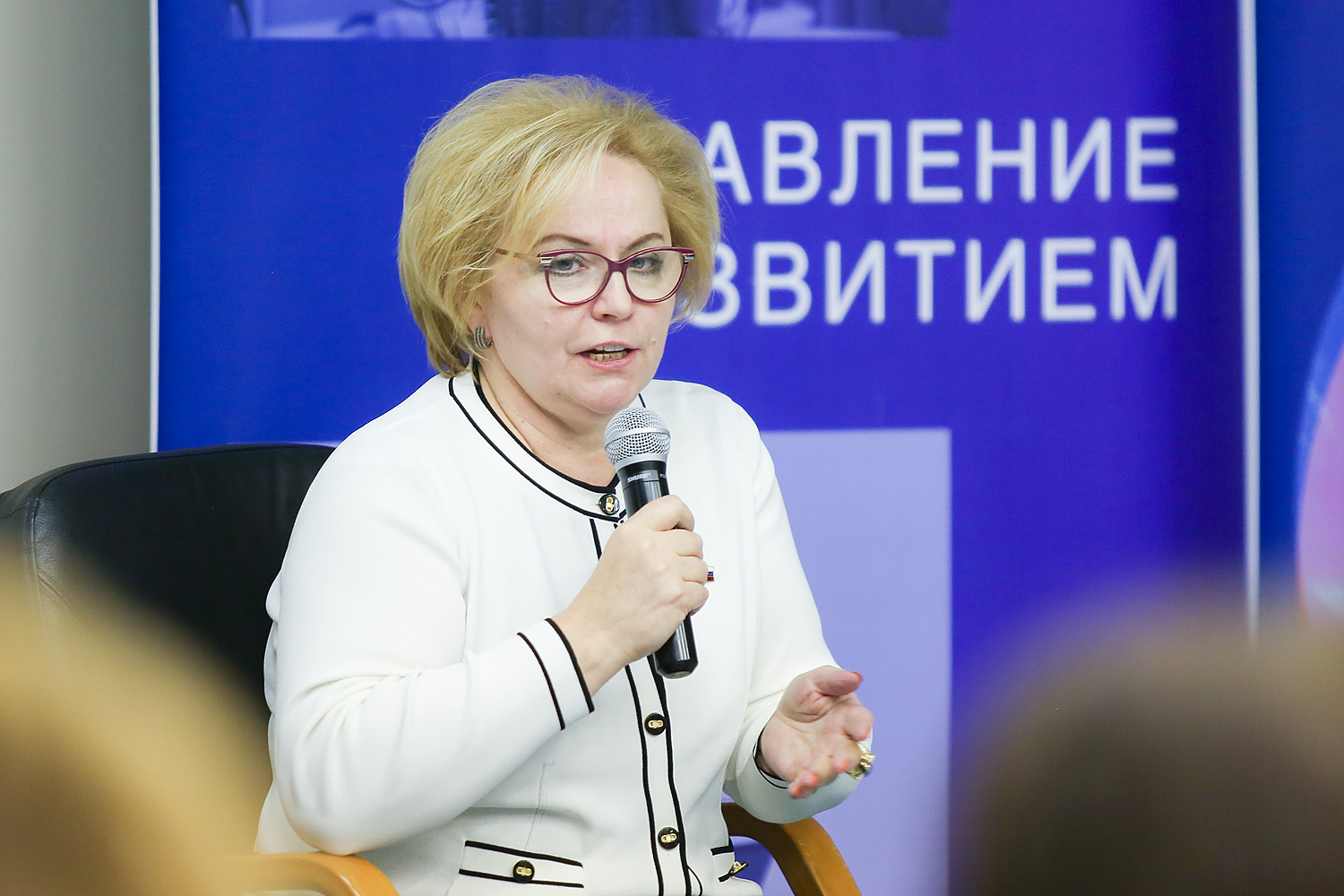 Любовь Духанина: В школах совершенно точно не должно быть меньше денег