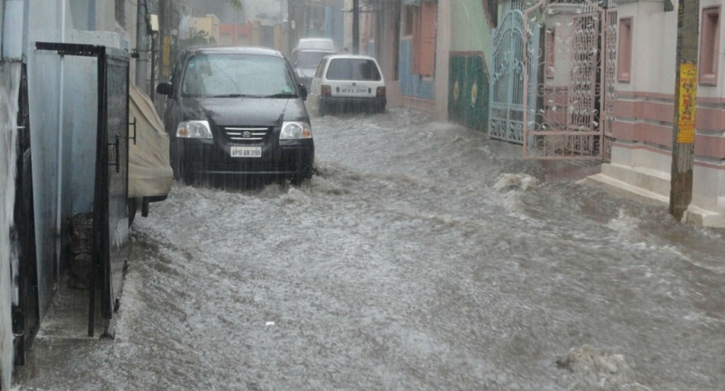 В США из-за ураганного ветра обесточены почти полтора миллиона зданий