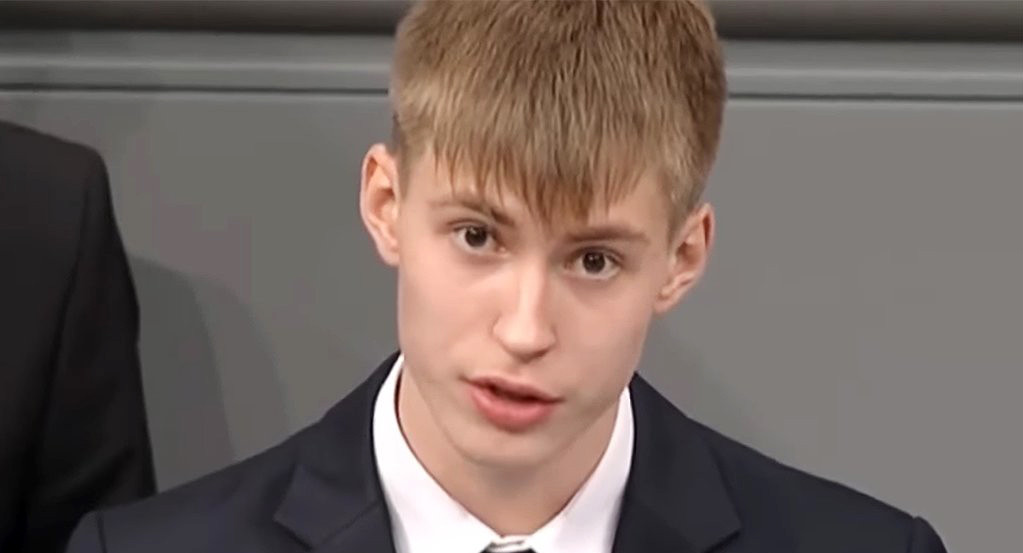 Выступивший в Бундестаге школьник из РФ рассказал, что его речь редактировали организаторы