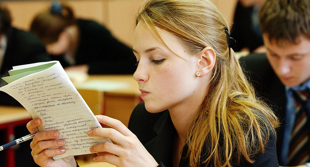 Более 650 тысяч школьников напишут итоговое сочинение для допуска к ЕГЭ