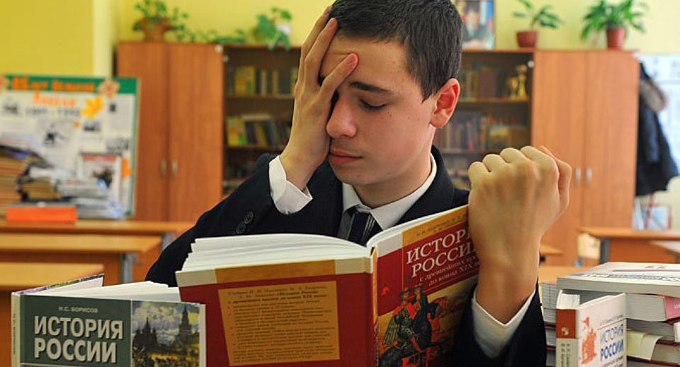 Российские школы должны перейти на линейную систему преподавания истории