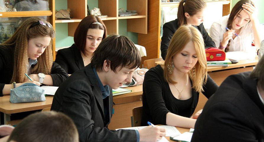 Минобрнауки не поддержало идею ЛДПР о 12-летнем обучении школьников