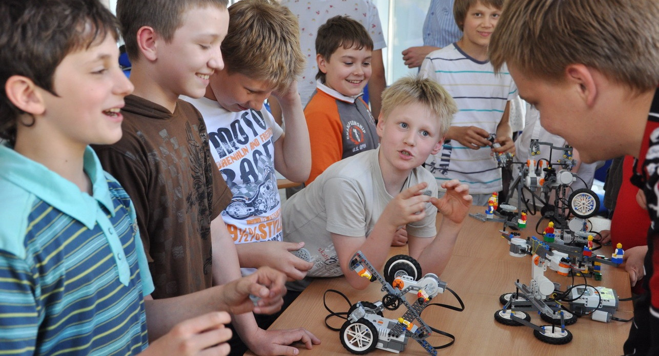 Школьники попросили президента изменить образовательную программу