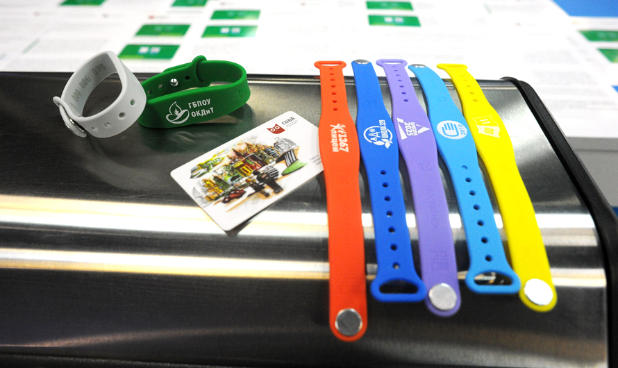 В Москве выпустили электронные карты и брелоки с приложением «Тройка» для школьников