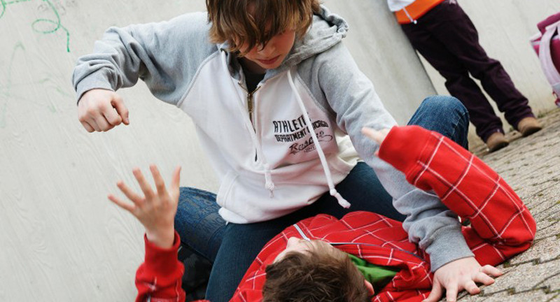 Учитель заставлял старшеклассников «физически воздействовать» на хулиганов