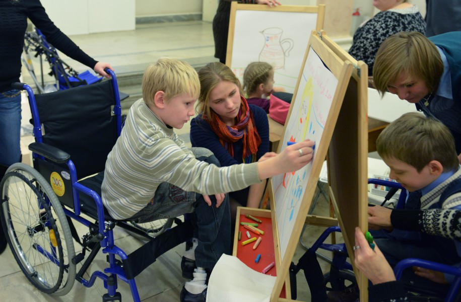 Родителям детей с ОВЗ могут разрешить работать тьюторами