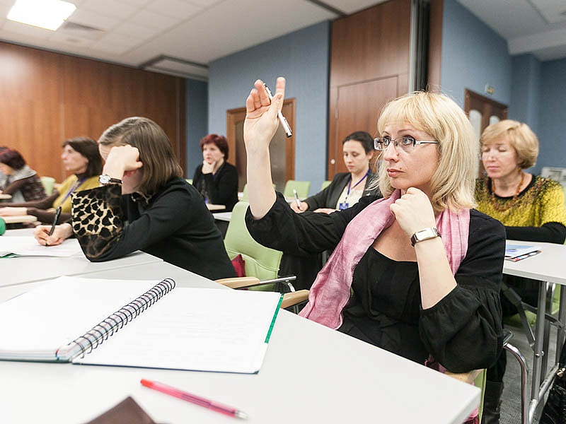 Учителей двоечников самих посадят за парты