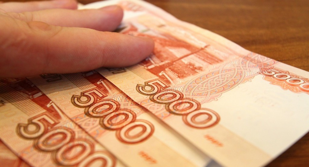 В Челябинской области директор школы забирала премии у учителей