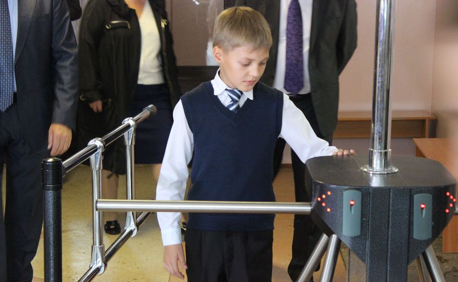 Росгвардия нашла нарушения работы охраны во многих случаях ЧП в школах