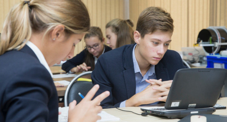 Число школьников, сдающих предпрофессиональный экзамен, выросло до 10 тыс. 