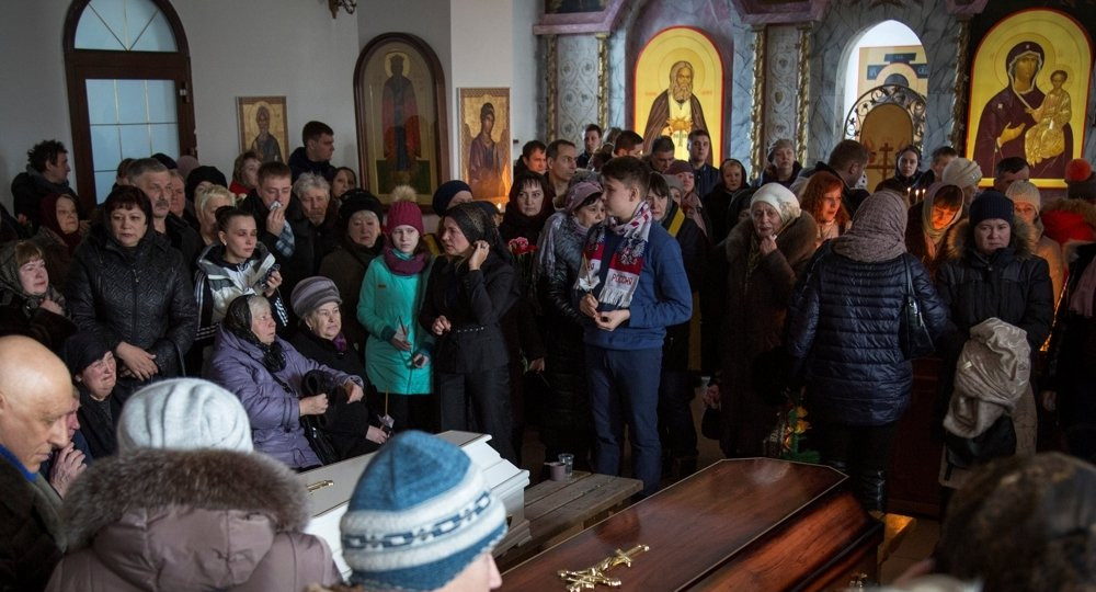 В Кемерово простились с учительницей, помогавшей спасать людей из пожара