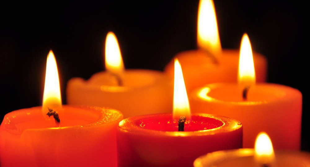 Школы Сибири начали четверть с минуты молчания по погибшим в Кемерове