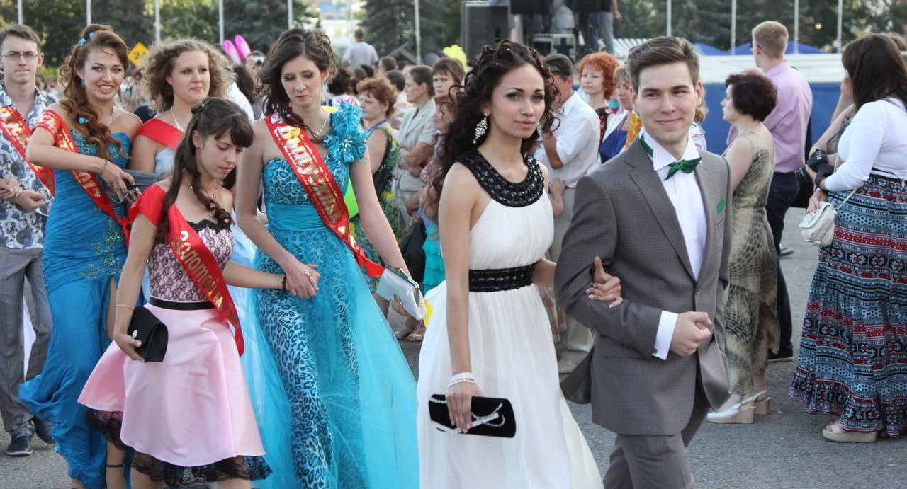 Красноярским школьникам разрешили самим выбрать дату выпускного вечера