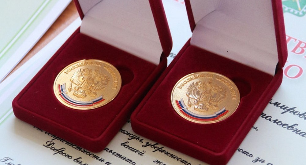 Рособрнадзор: школьные медали планируют выдавать с учетом баллов ЕГЭ