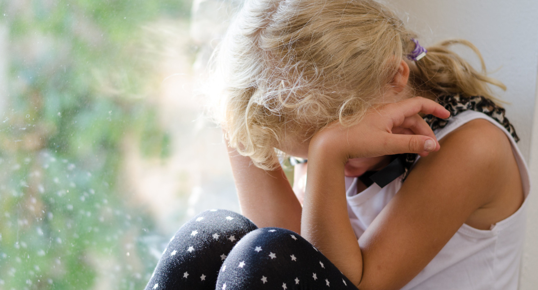 «Это твой папа виноват. Ты спаслась, а они нет» 