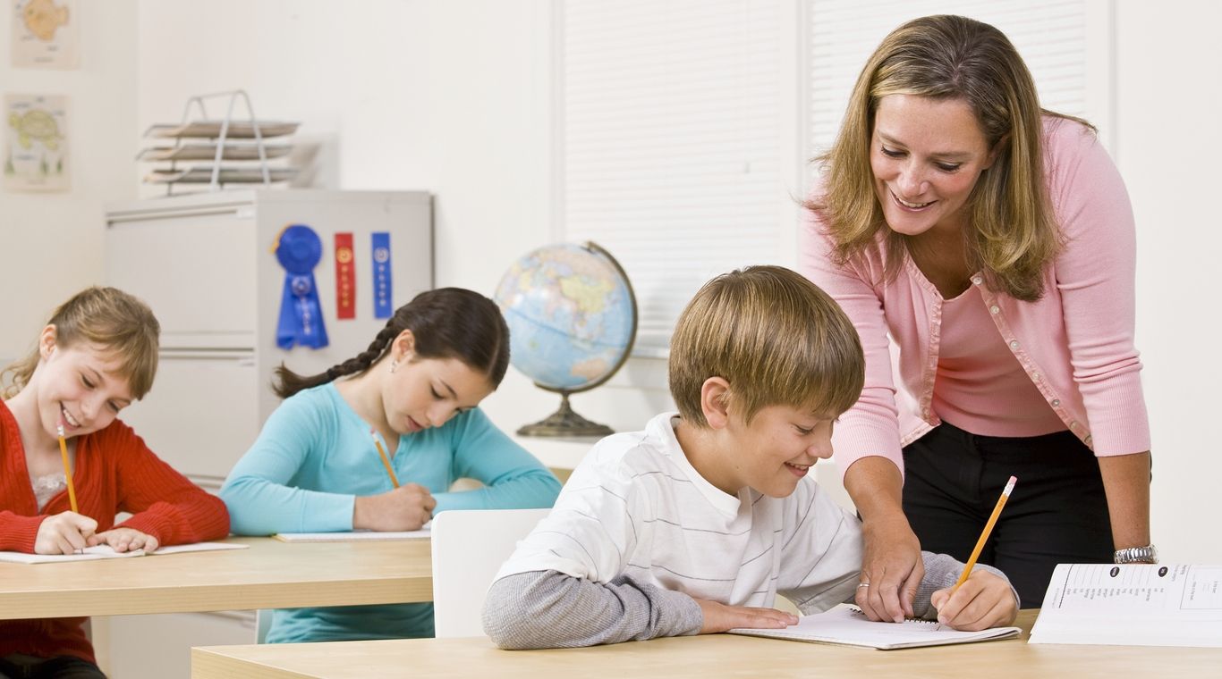 Необходимо повышать престиж профессии учителя