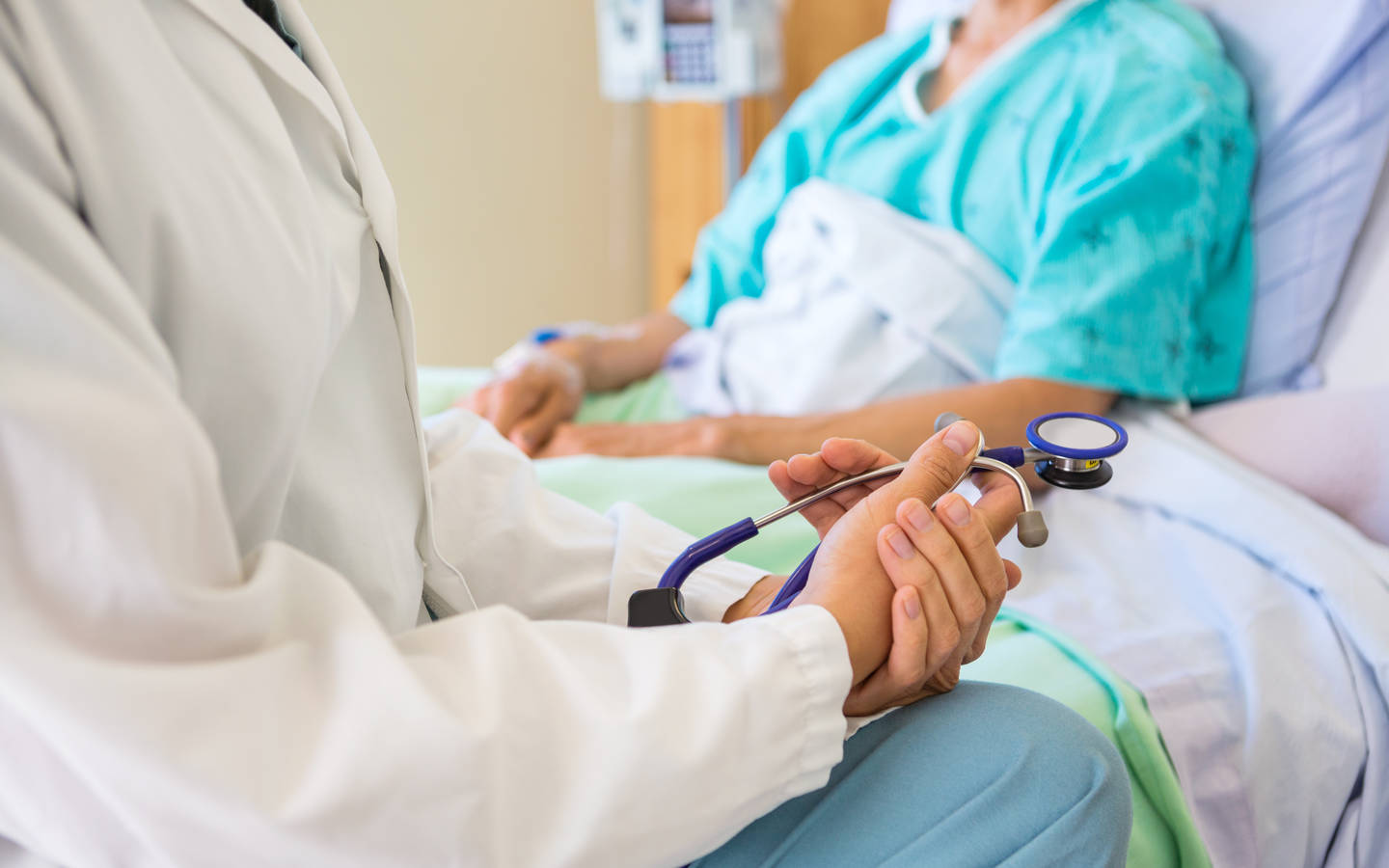 Пока родители болеют, дети гуляют без надзора