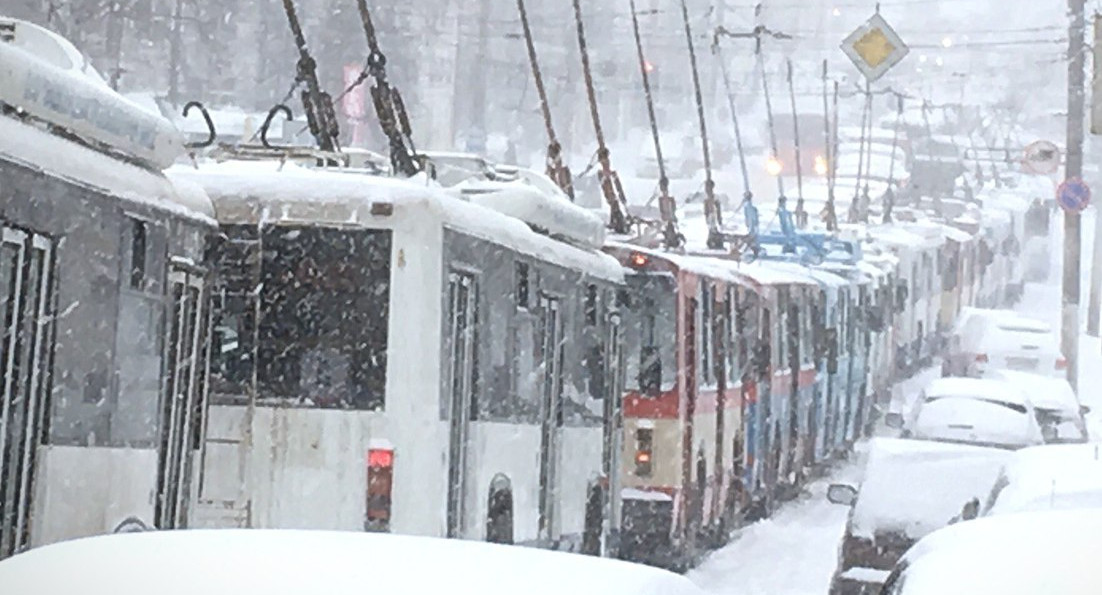 В нескольких школах Кирова отменили уроки из-за сильных снегопадов