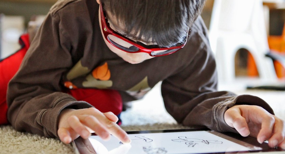 Каждый пятый ребенок получает приглашения дружить от взрослых незнакомцев в интернете