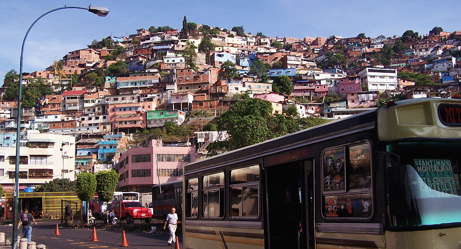 В Венесуэле на неделю отменят занятия в учебных заведениях из-за выборов