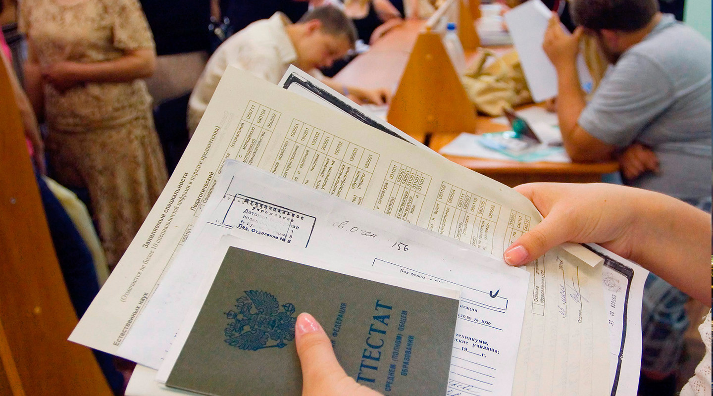 Выпускники до 2009 года не могут поступать в вузы без ЕГЭ