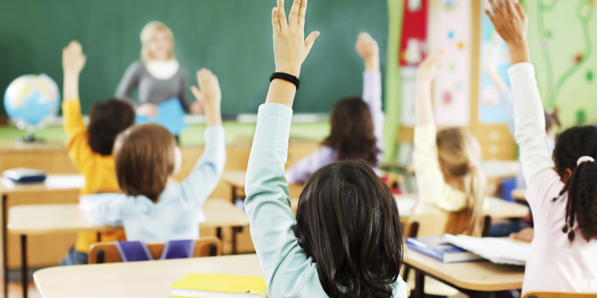 Красноярская учительница обзывала детей дебилами и идиотами. Дообзывалась!