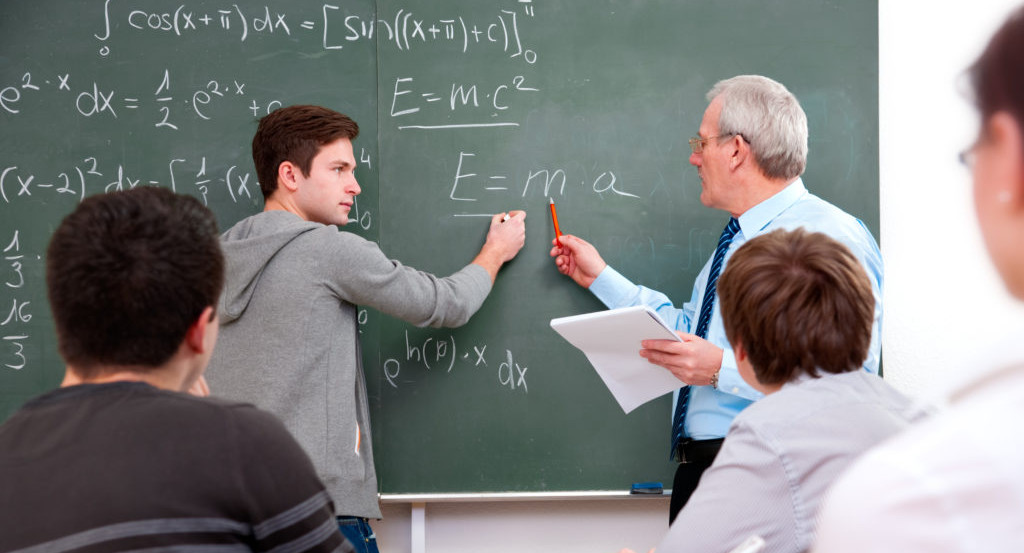 Лучшие учителя Приамурья получат по 200 тысяч рублей