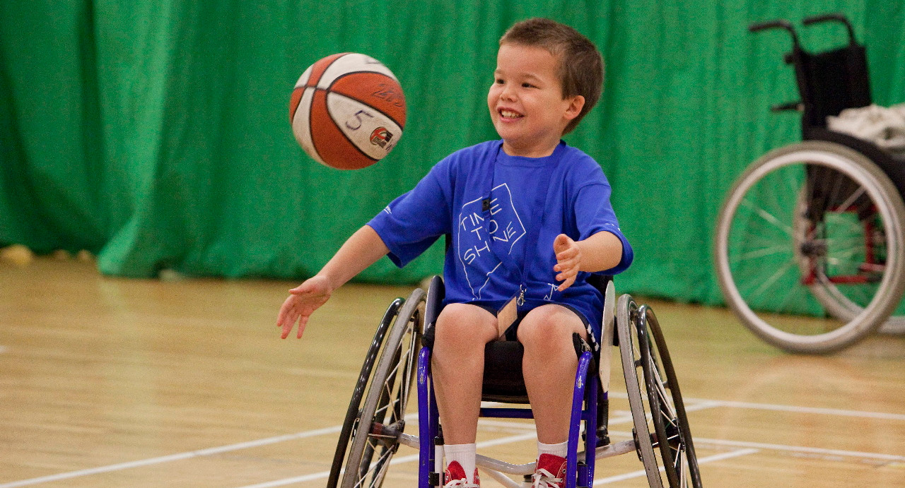 В детсадах и школах появится физкультура для детей-инвалидов