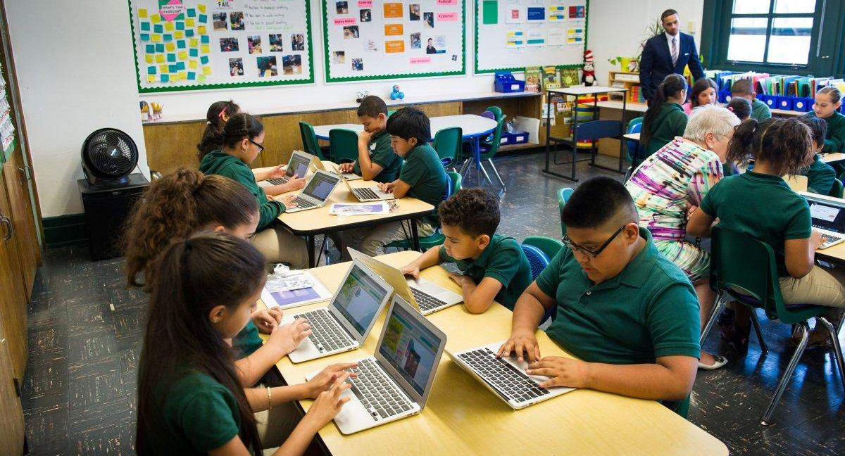 Мэр Нью-Йорка намерен отменить «расистский экзамен» в элитные школы