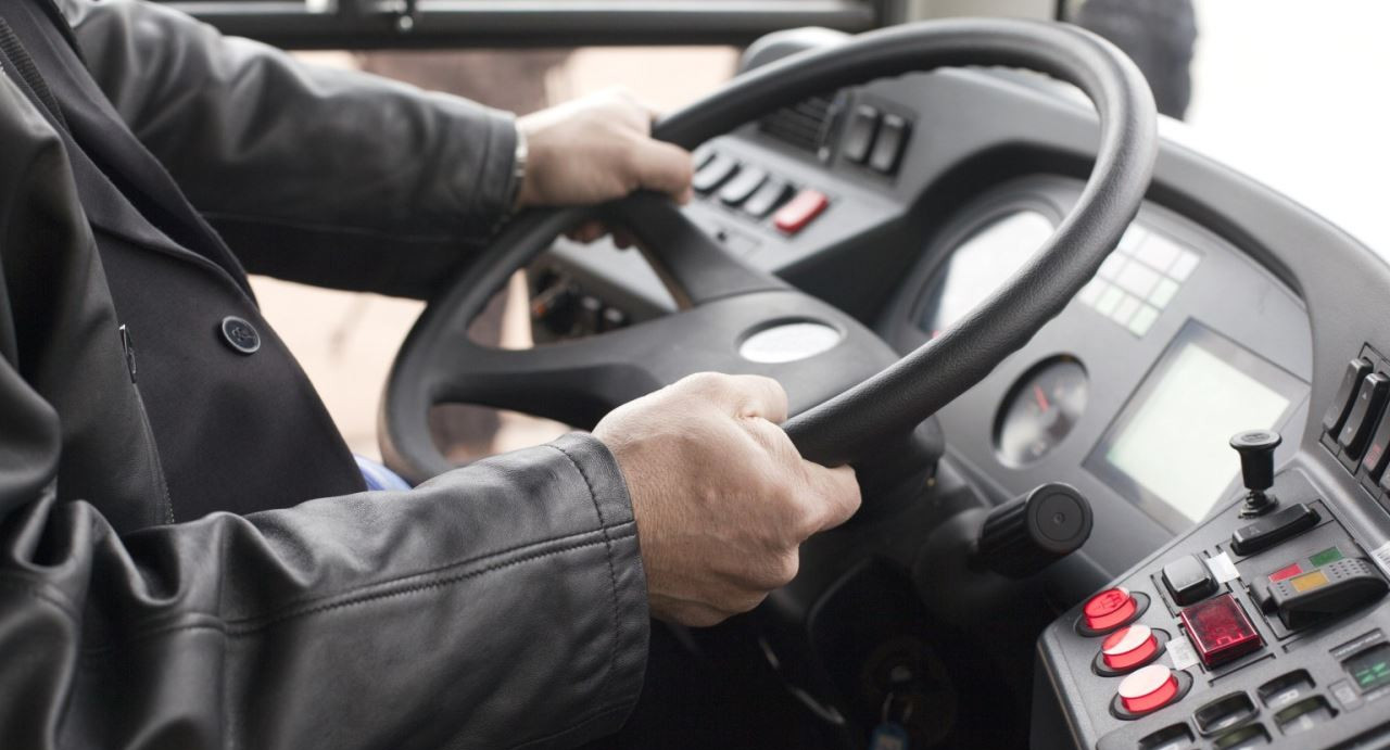 В Тверской области оштрафовали директора школы, который взял на работу водителя с судимостью