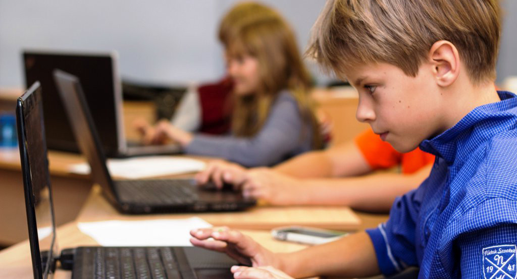 Школьников научат программировать мобильные устройства