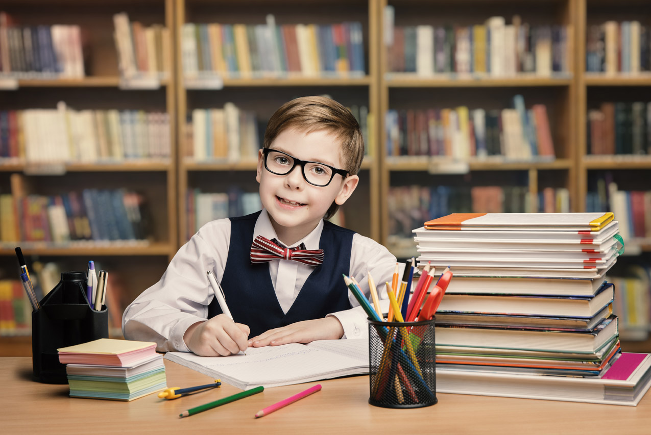 В России не планируют полную замену бумажных учебников электронными