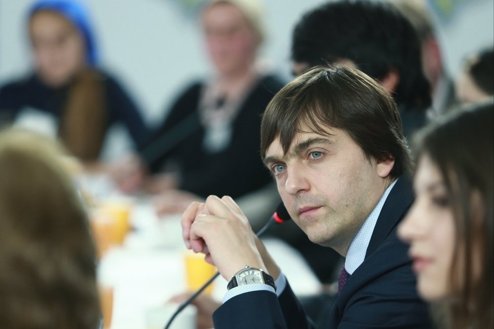 Рособрнадзор будет передавать материалы ЕГЭ в регионы по интернету