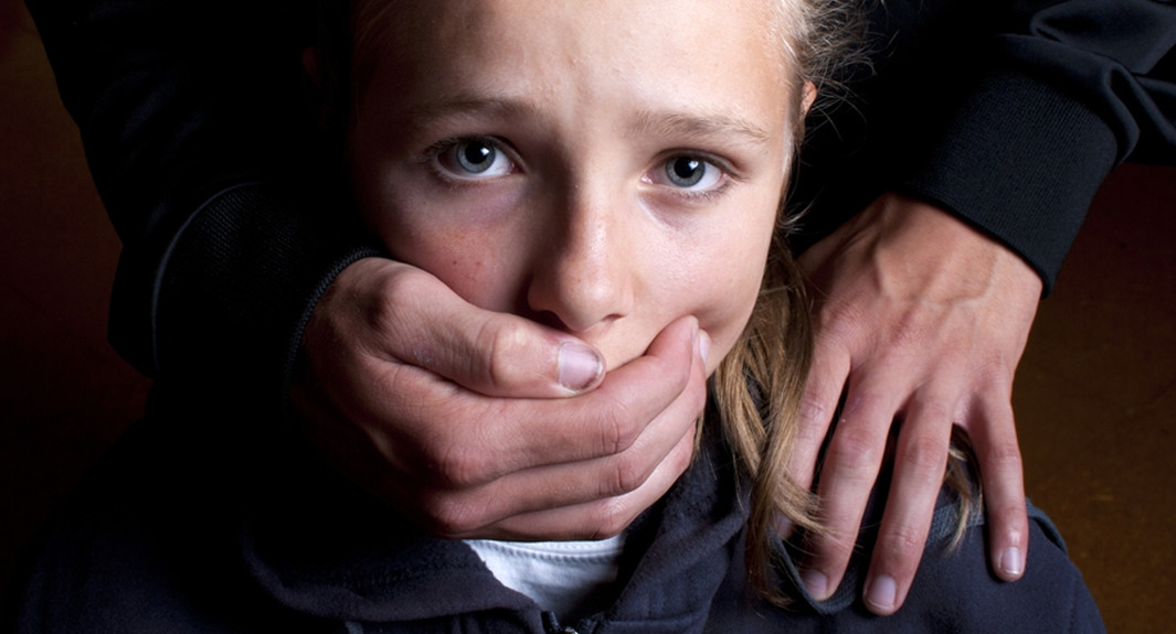 Поездка в лагерь закончилась изнасилованием