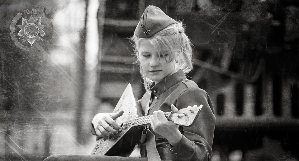 В форму для учителей предложили добавить элементы униформы времен войны