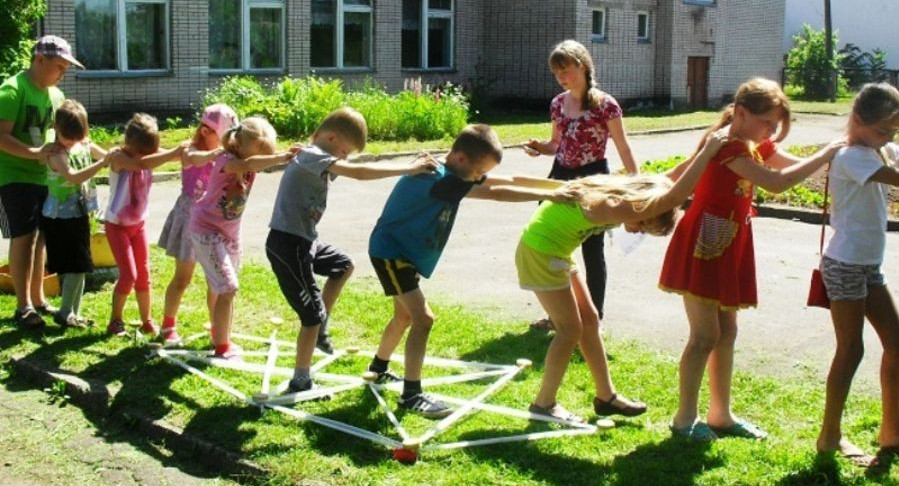 Роспотребнадзор уволил тысячу сотрудников детских лагерей