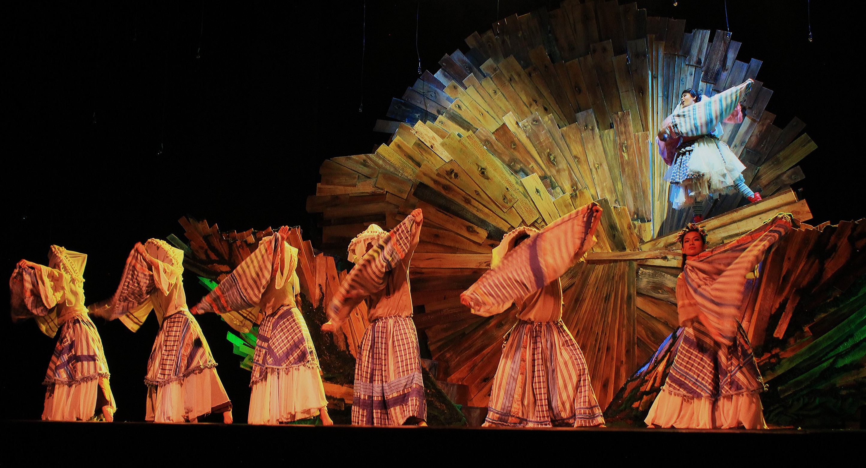 «Дайте свет, включите солнце! Я свою играю роль»