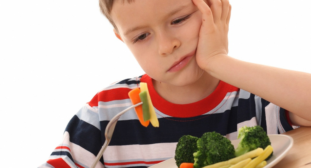 В Госдуме предложили запретить продажу в школах газировки, чипсов и сухариков