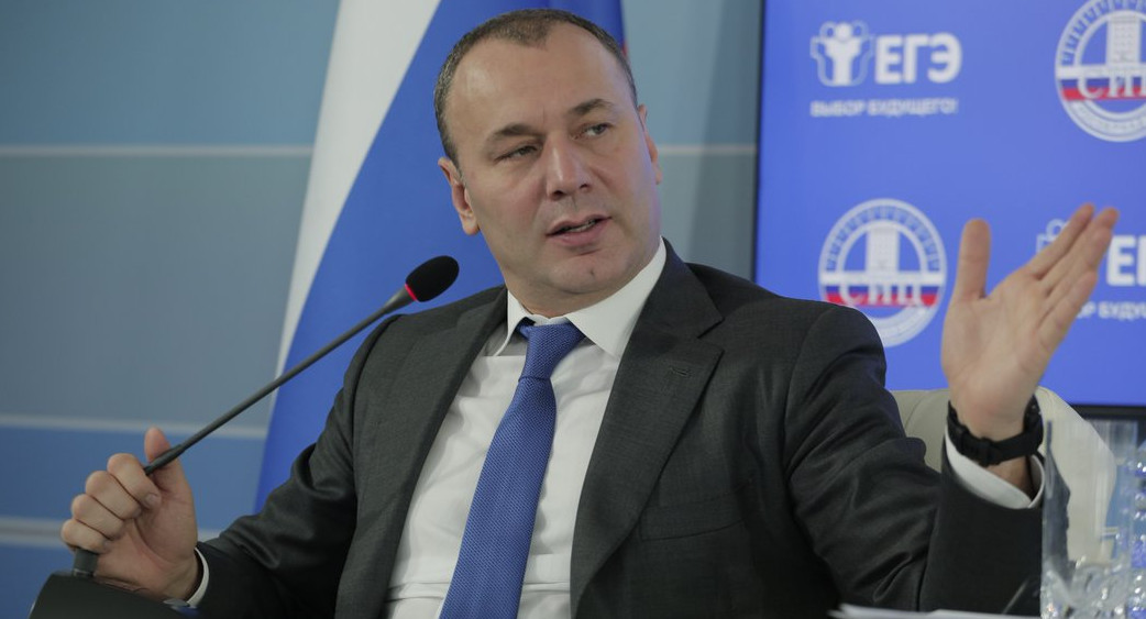 Рособрнадзор: Школьной программы достаточно для успешной сдачи ЕГЭ