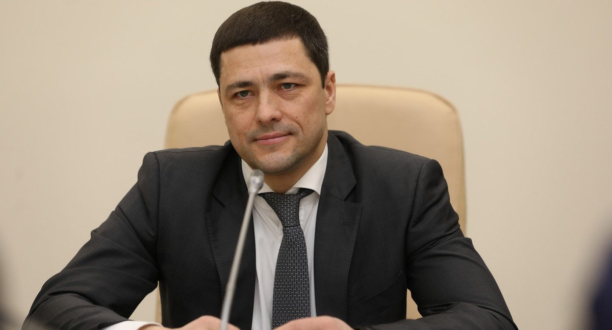 Из положения об общественных помощников псковского губернатора убрали требования об образовании