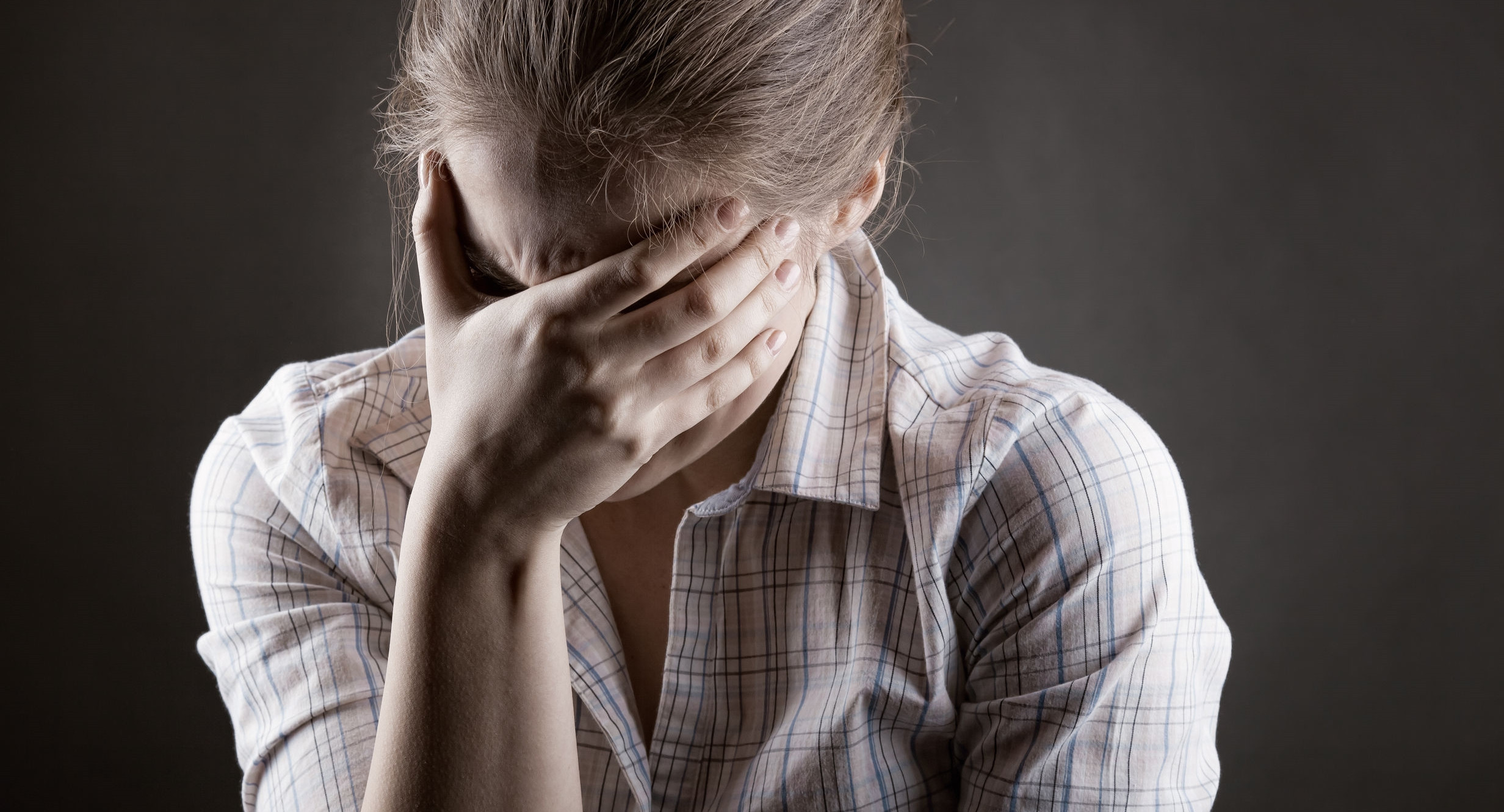 Сахалинская учительница довела школьницу до слез из-за дырки на кофте