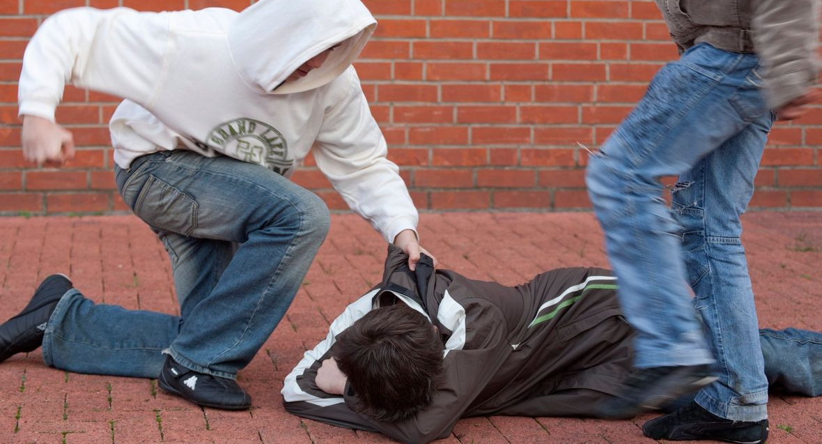 Мальчик, который 6 лет подвергался насилию в школе, хотел себя сжечь, но выжил