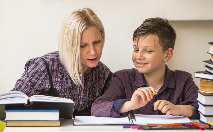 Больше половины родителей делают уроки вместо детей
