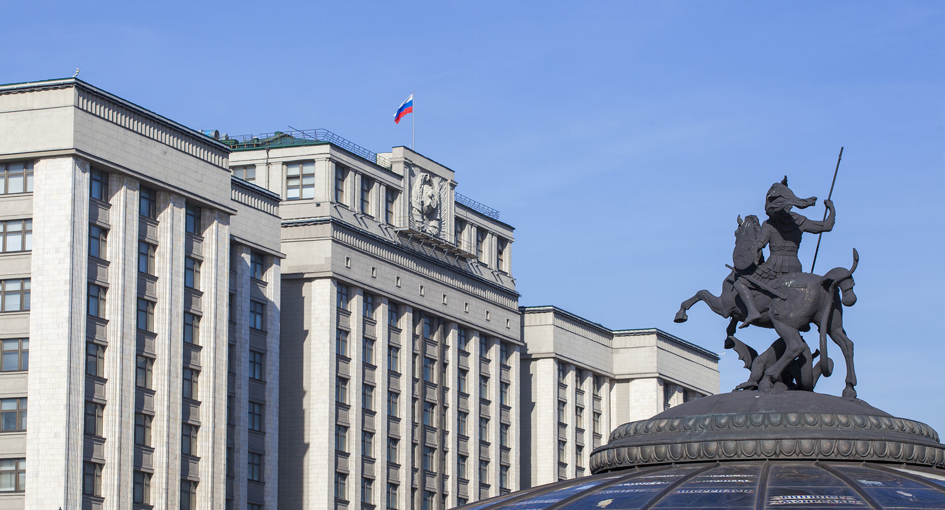 В Госдуму внесен законопроект о размере базовой ставки зарплаты учителей