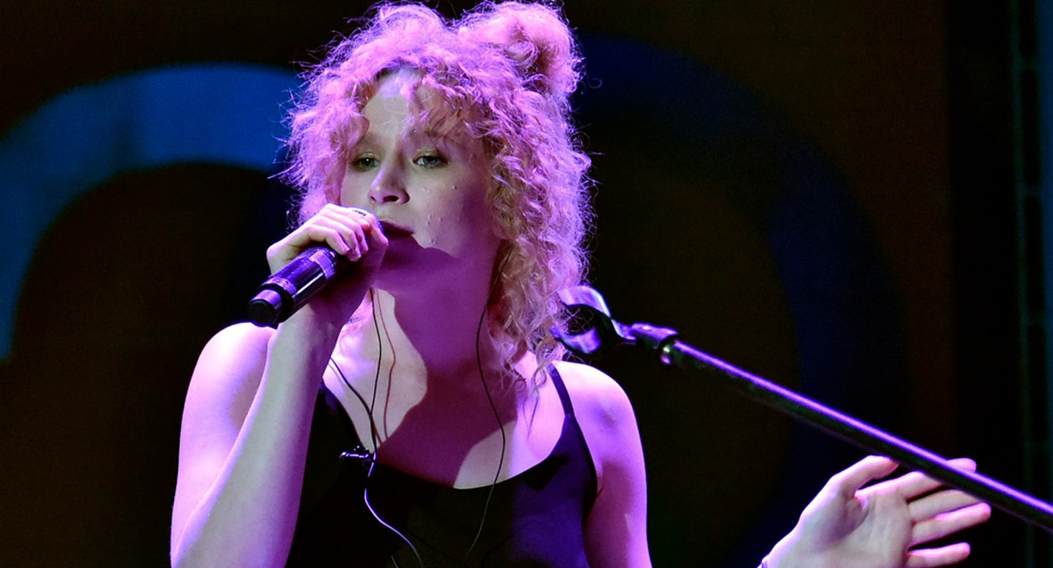 «Если картина запрещена к показу в России, надо запретить и эту песню»