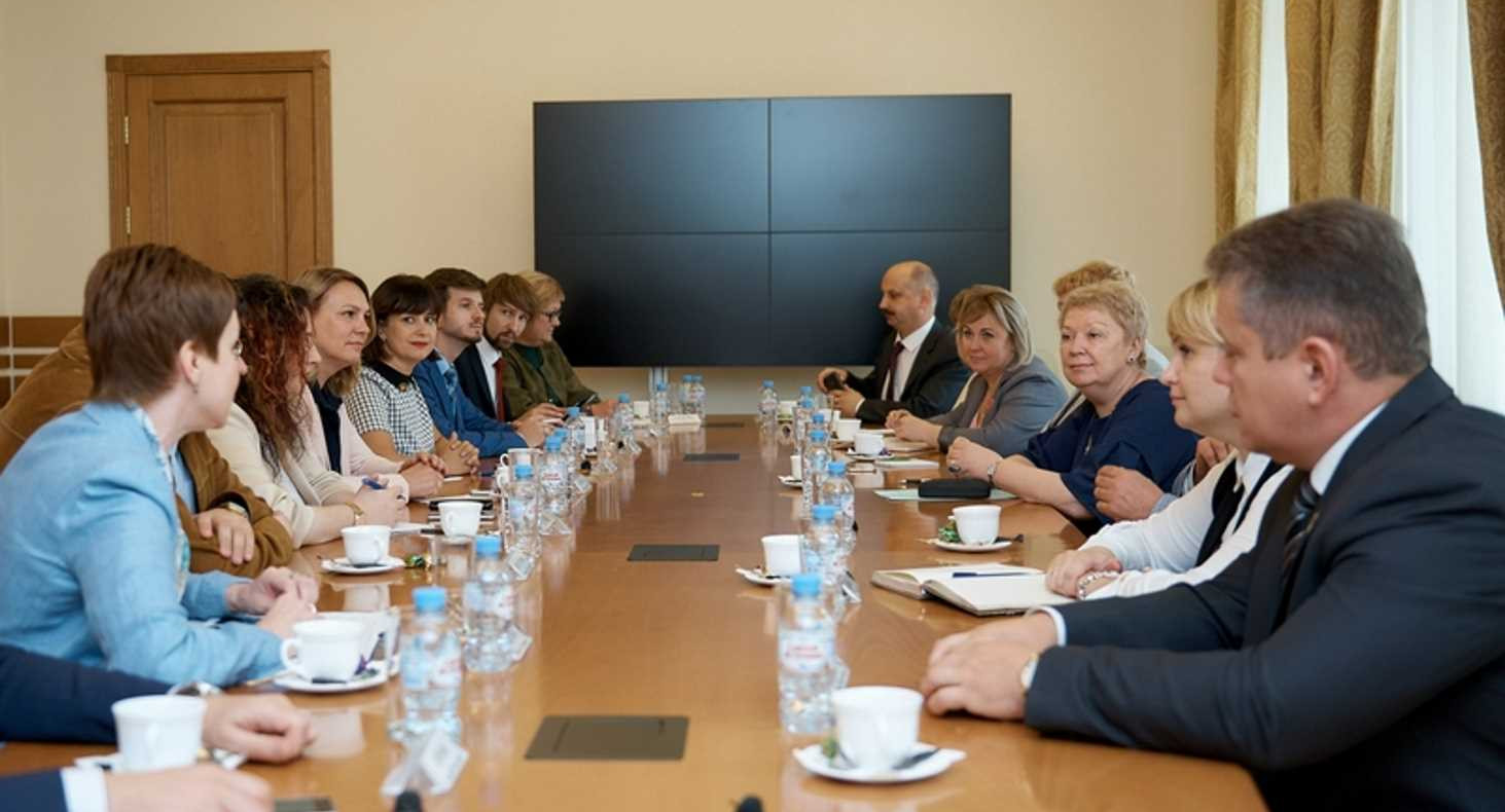 В День Конституции Минпросвещения России проводит общероссийский день приёма граждан